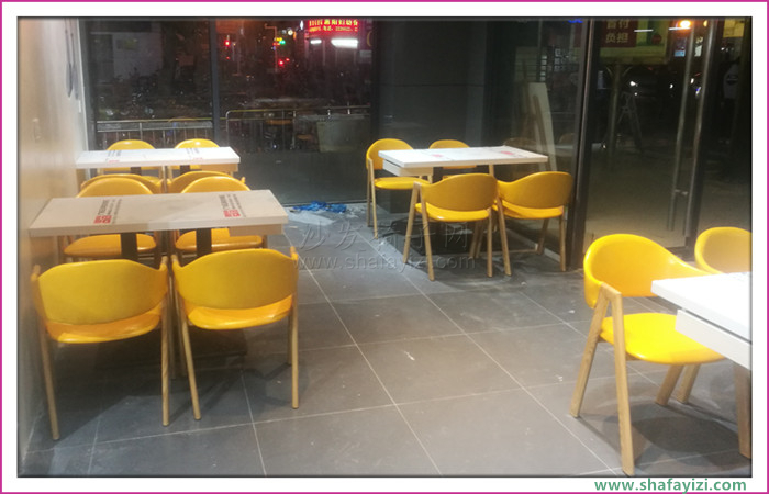 黃大媽餐廳桌椅
