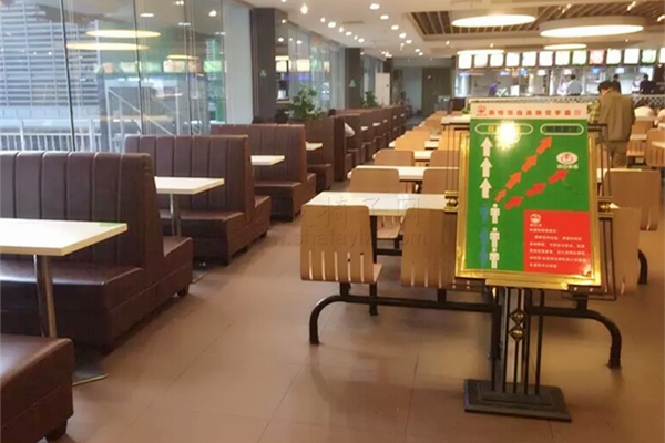 中式自選快餐店桌椅和沙發
