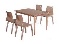 實木餐桌搭配彎曲木西餐椅