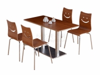 防火板桌子搭配笑臉曲木椅