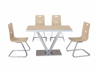 個性鋼木餐桌搭配曲木椅子