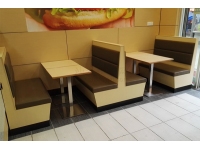 漢堡店板式卡座和鋼木餐桌