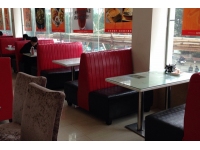 車仔港式茶餐廳沙發和桌子