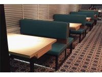 西餐廳卡座沙發和桌子組合
